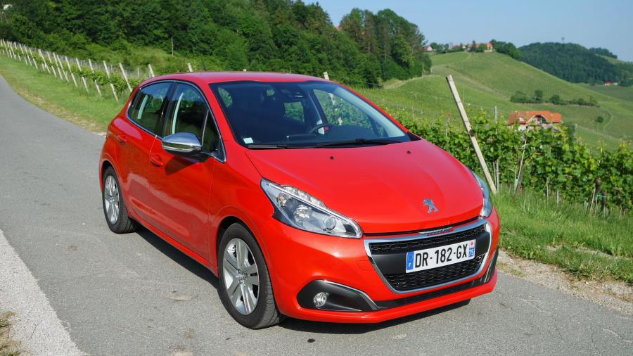  Peugeot 208 5-Door 2015 года  (фото 20 из 26)